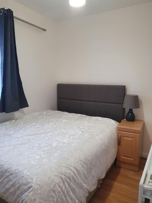 Lovely 2-Bedroom Condo With Indoor Fire Place Londres Exterior foto