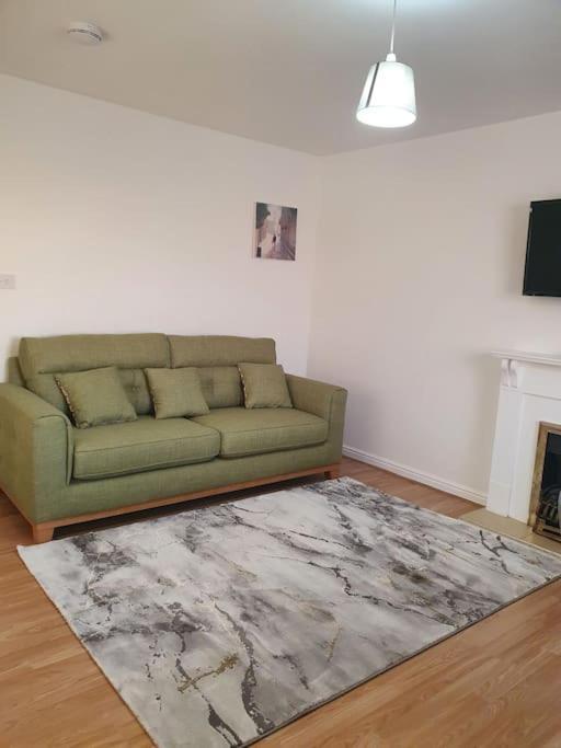 Lovely 2-Bedroom Condo With Indoor Fire Place Londres Exterior foto
