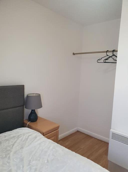 Lovely 2-Bedroom Condo With Indoor Fire Place Londres Exterior foto