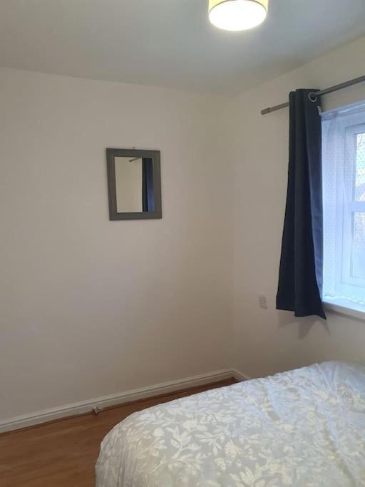 Lovely 2-Bedroom Condo With Indoor Fire Place Londres Exterior foto