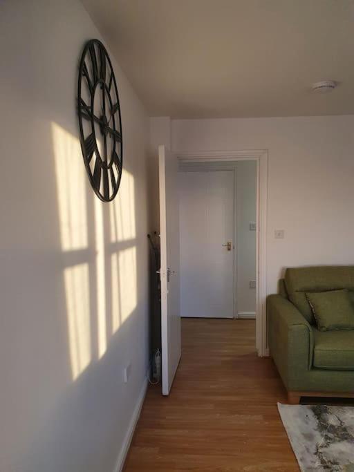 Lovely 2-Bedroom Condo With Indoor Fire Place Londres Exterior foto